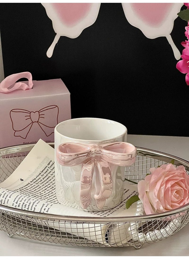 أكواب ساحرة مزينة بشرائط ومقابض على شكل فيونكة، كوب فيونكة سعة 350 مل، كوب عيد الميلاد، تصميم عصري، كوب قهوة ساخن من السيراميك على شكل فيونكة عيد الميلاد للنساء والأصدقاء وزملاء العمل وهدايا عيد الحب وعيد الميلاد وأعياد الميلاد (وردي) - Image 4